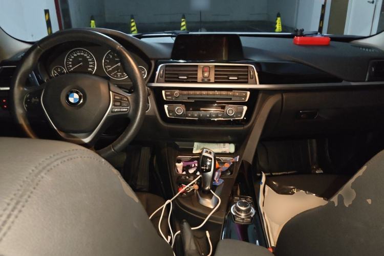 Used BMW 3 Series 2016 320i Fashion Model Center Console