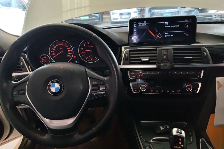 Used BMW 3 Series 2016 320Li Ambition Model Center Console