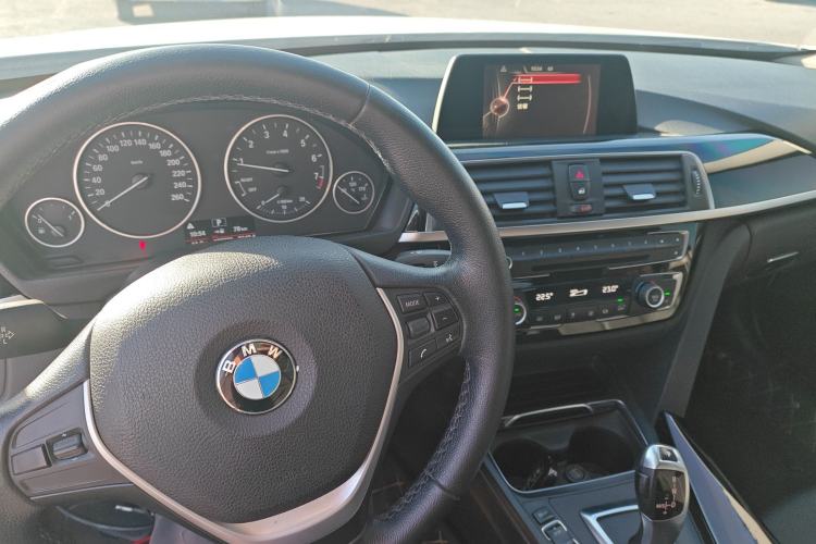 Used BMW 3 Series 2016 320Li Fashion Model Center Console