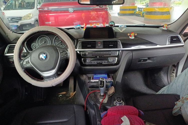 Used BMW 3 Series 2016 320i Fashion Model Center Console