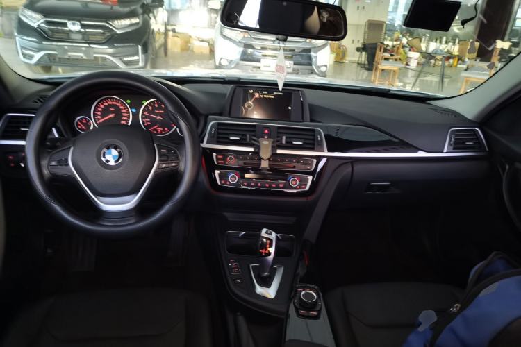 Used BMW 3 Series 2016 320Li Ambition Model Center Console