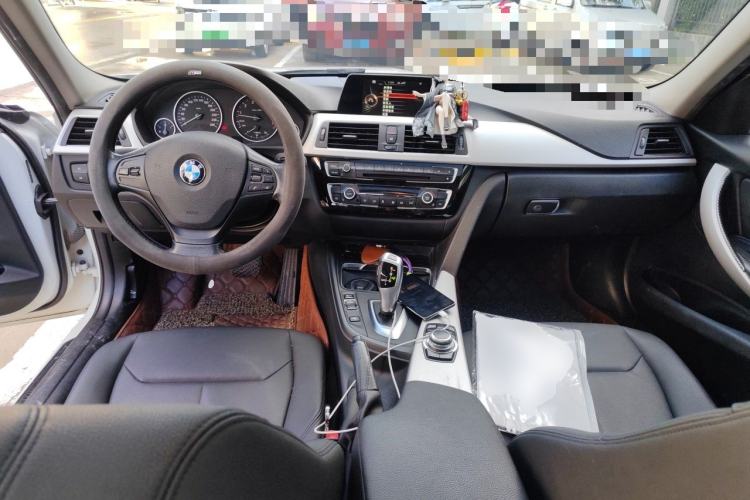 Used BMW 3 Series 2016 320i Fashion Model Center Console