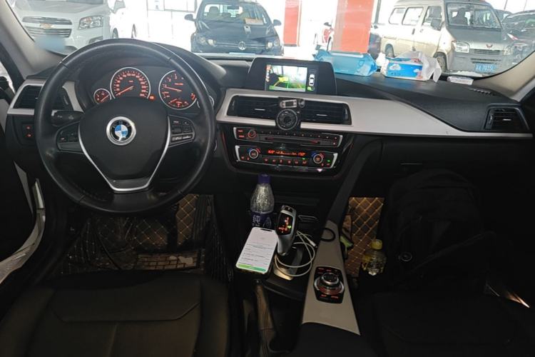 Used BMW 3 Series 2016 320Li Fashion Model Center Console