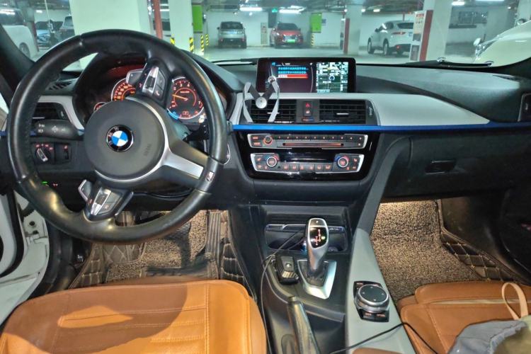 Used BMW 3 Series 2016 328i M Sport Center Console