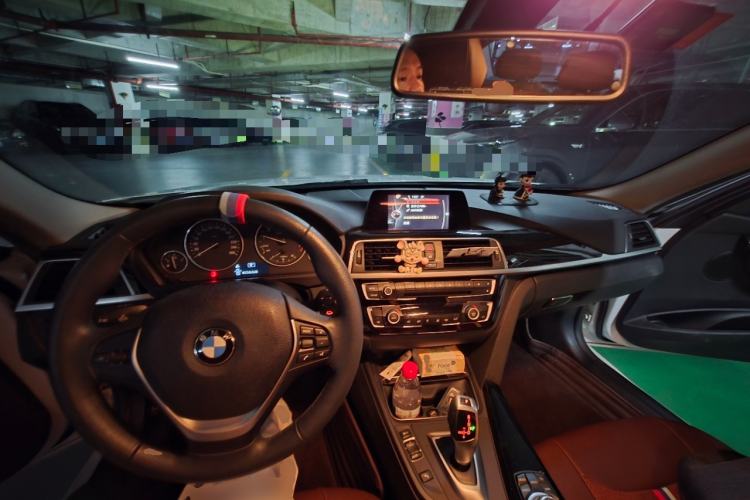Used BMW 3 Series 2016 320i Fashion Model Center Console