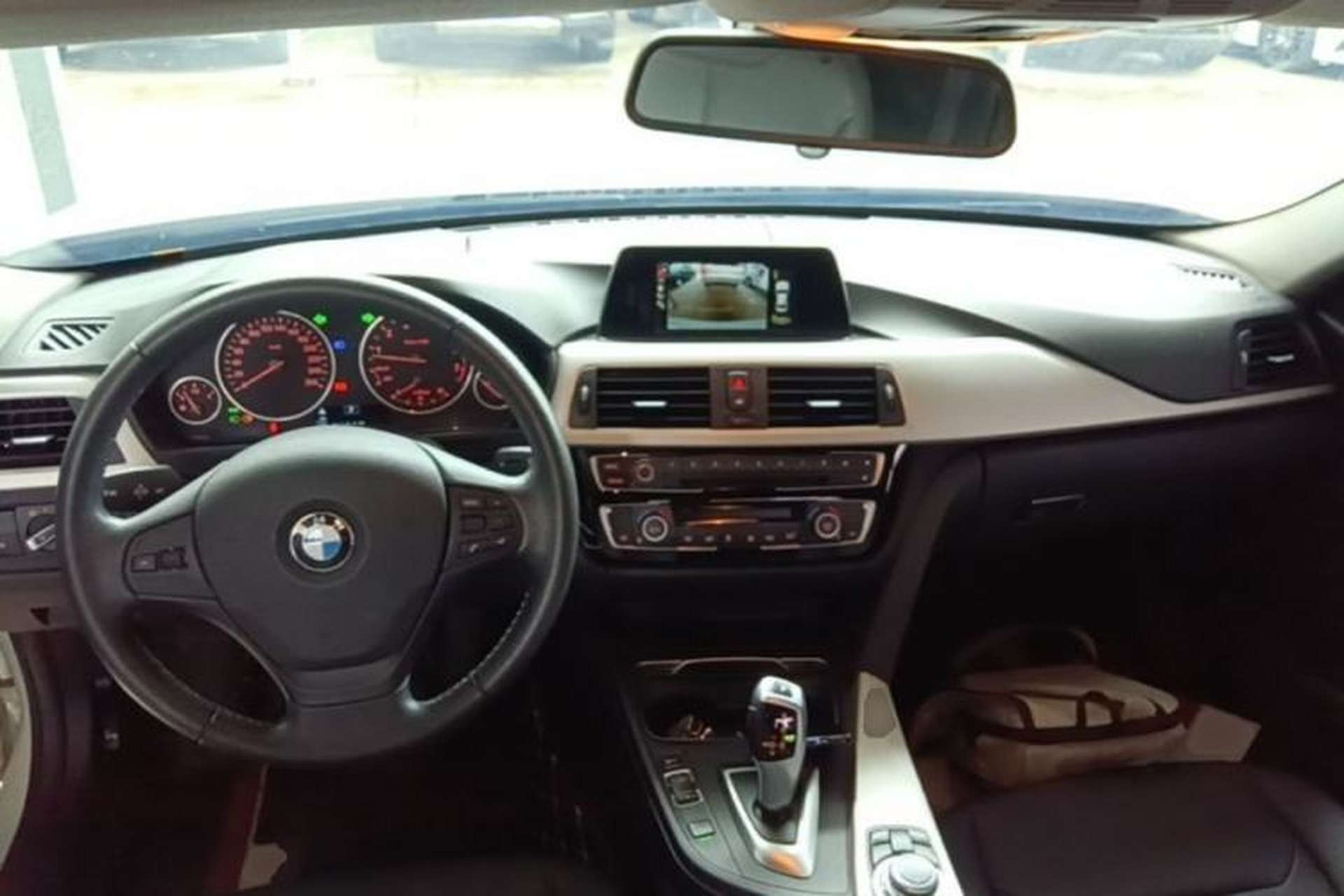 Used BMW 3 Series 2016 320i Fashion Model Center Console