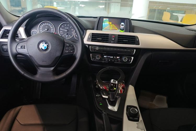 Used BMW 3 Series 2016 320Li Ambition Model Center Console