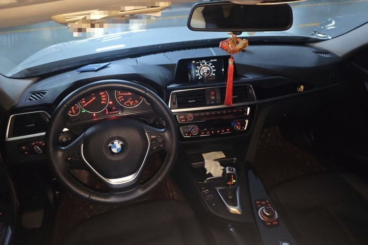 Used BMW 3 Series 2016 320i Fashion Model Center Console