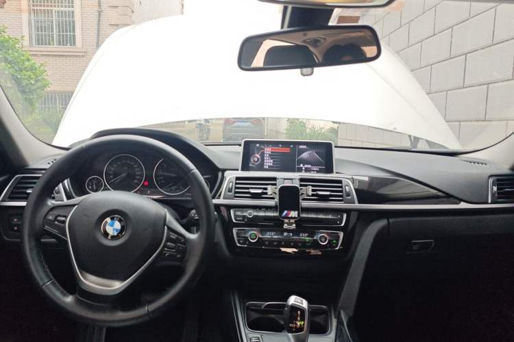 Used BMW 3 Series 2016 320Li Ambition Model Center Console