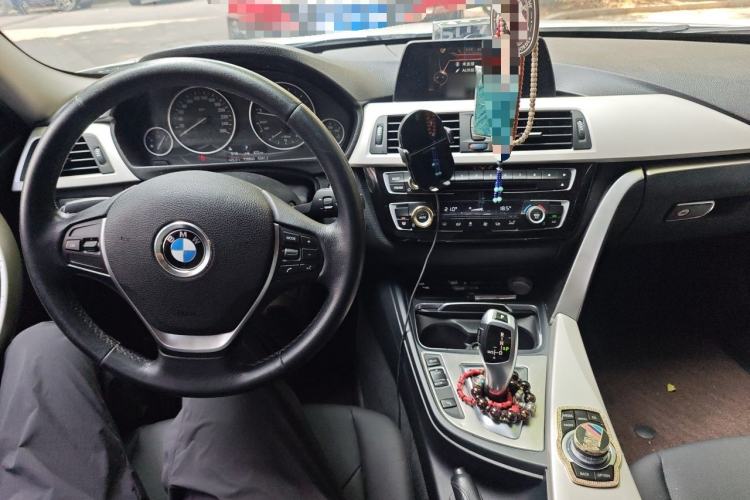 Used BMW 3 Series 2016 320i Fashion Model Center Console
