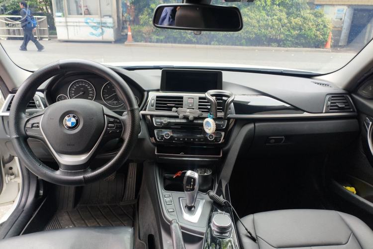Used BMW 3 Series 2016 320Li Ambition Model Center Console