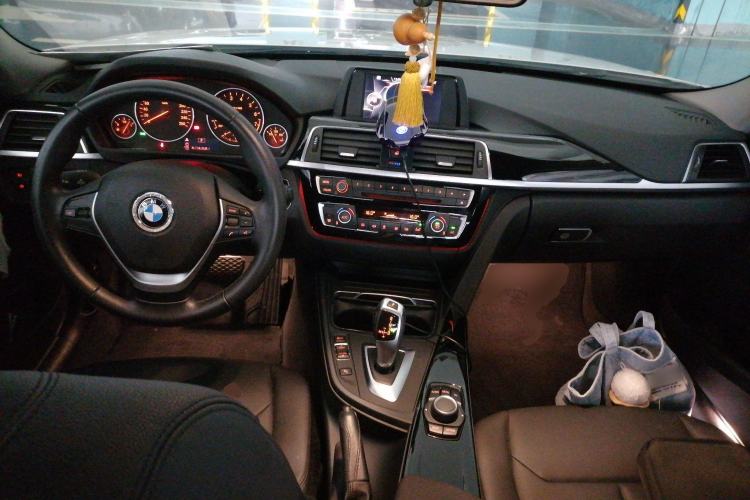Used BMW 3 Series 2016 320Li Ambition Model Center Console