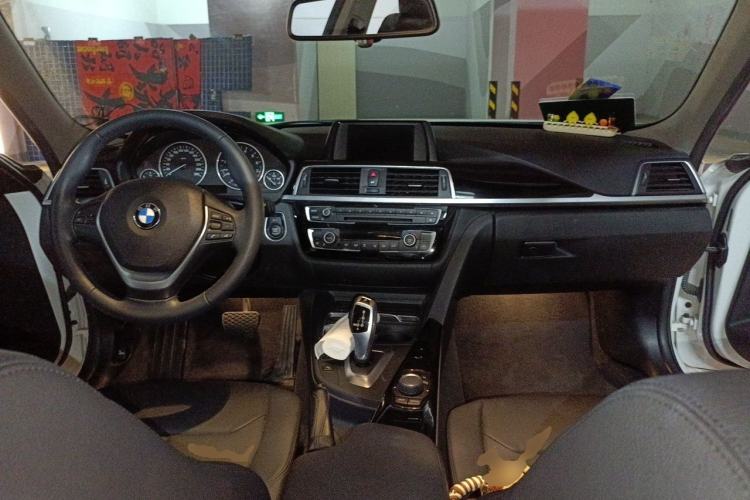 Used BMW 3 Series 2016 320Li Fashion Model Center Console