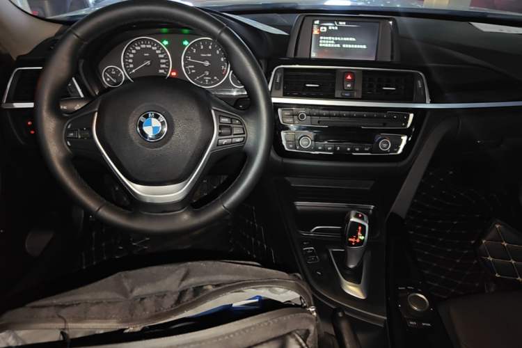 Used BMW 3 Series 2016 316Li Fashion Model Center Console