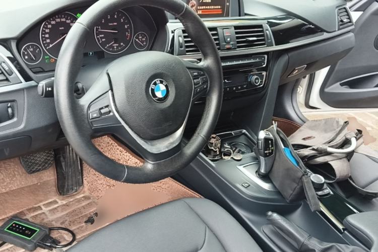 Used BMW 3 Series 2016 316Li Fashion Model Center Console