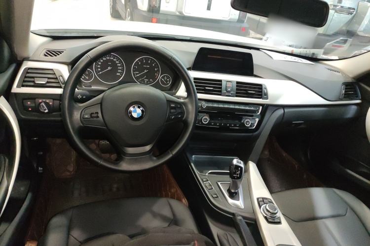 Used BMW 3 Series 2016 320i Fashion Model Center Console