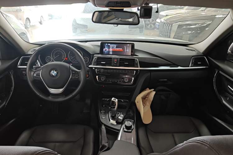 Used BMW 3 Series 2016 316Li Fashion Model Center Console
