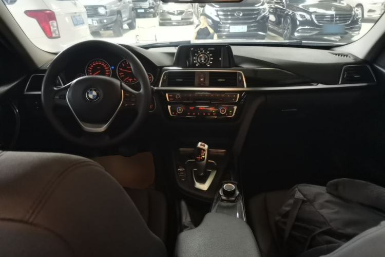 Used BMW 3 Series 2016 316i Fashion Model Center Console
