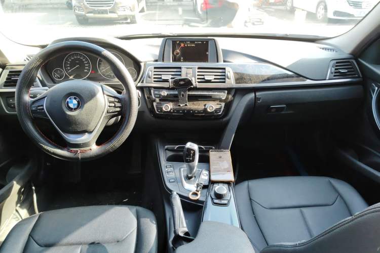 Used BMW 3 Series 2016 316i Fashion Model Center Console