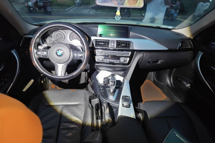 Used BMW 3 Series 2016 328Li Fashion Model Center Console
