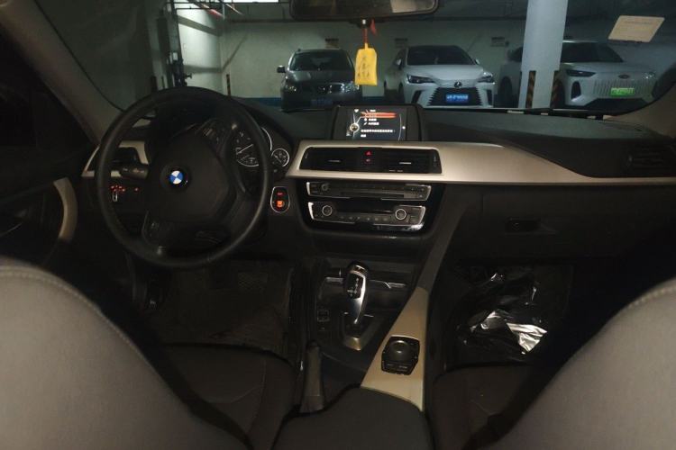 Used BMW 3 Series 2016 320Li Ambition Model Center Console