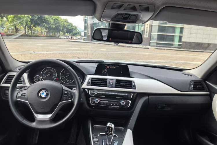 Used BMW 3 Series 2016 320Li Fashion Model Center Console