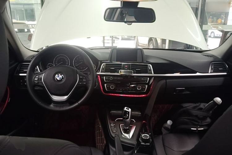 Used BMW 3 Series 2016 320Li Ambition Model Center Console