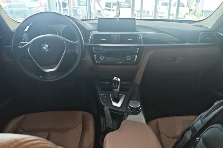 Used BMW 3 Series 2016 320Li Luxury Design Package Center Console