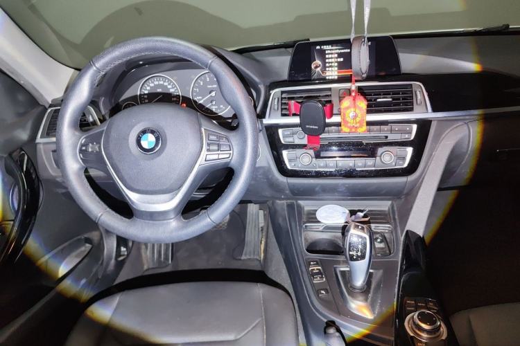 Used BMW 3 Series 2016 320i Fashion Model Center Console