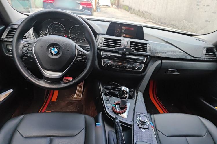 Used BMW 3 Series 2016 320i Fashion Model Center Console