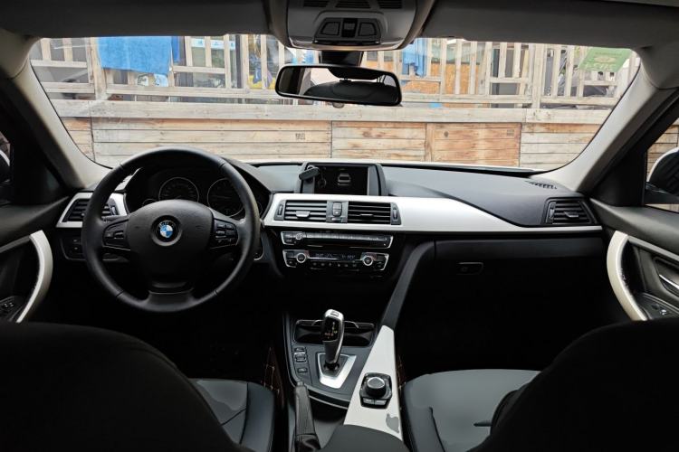 Used BMW 3 Series 2016 316Li Fashion Model Center Console