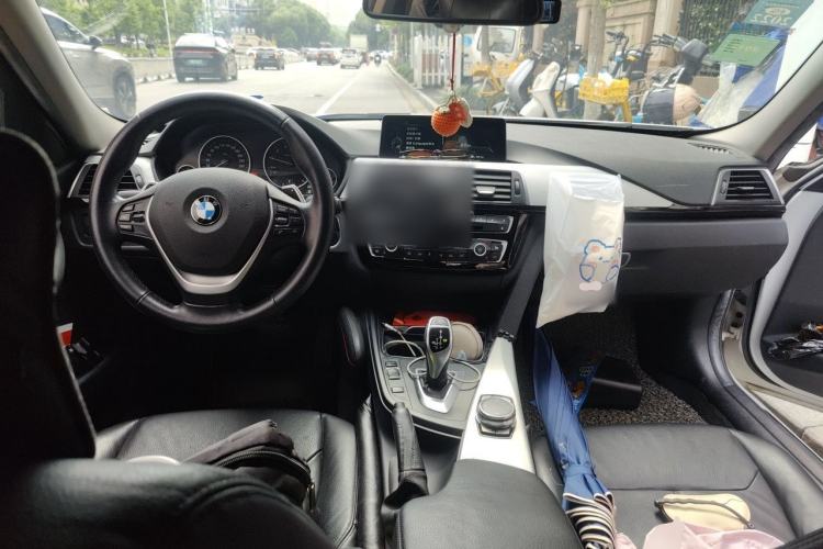 Used BMW 3 Series 2016 328Li Fashion Model Center Console
