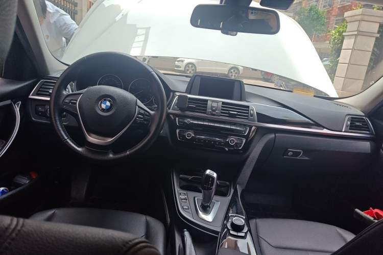 Used BMW 3 Series 2016 320Li Ambition Model Center Console