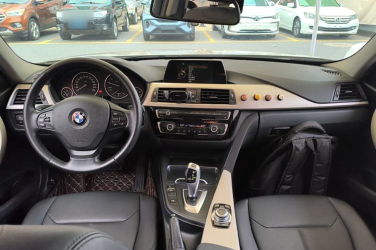Used BMW 3 Series 2016 320i Fashion Model Center Console