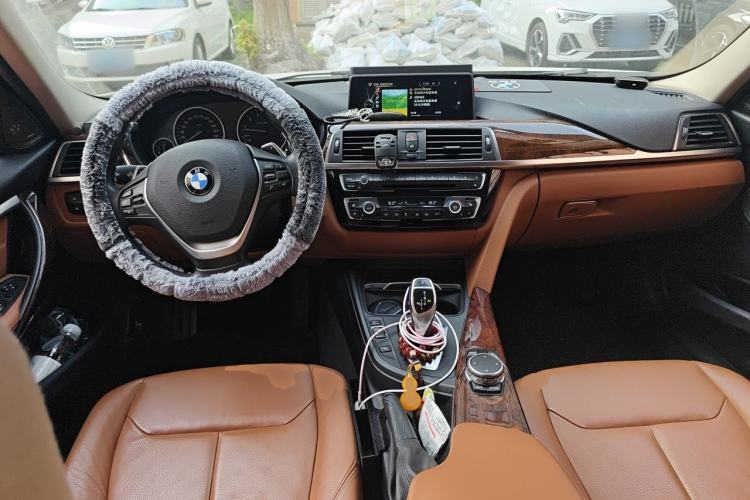 Used BMW 3 Series 2016 328Li Luxury Design Package Center Console