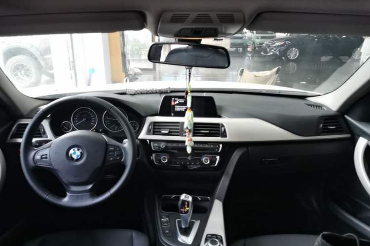 Used BMW 3 Series 2016 320Li Fashion Model Center Console