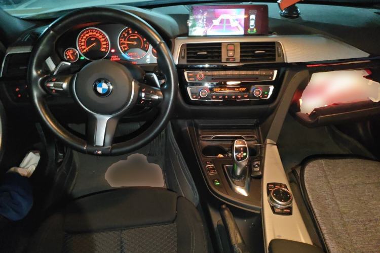 Used BMW 3 Series 2016 320i M Sport Center Console
