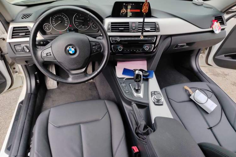 Used BMW 3 Series 2016 320Li Fashion Model Center Console