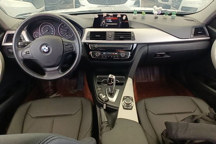 Used BMW 3 Series 2016 320i Fashion Model Center Console