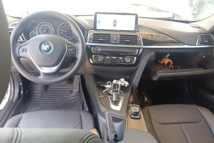 Used BMW 3 Series 2016 320Li Ambition Model Center Console