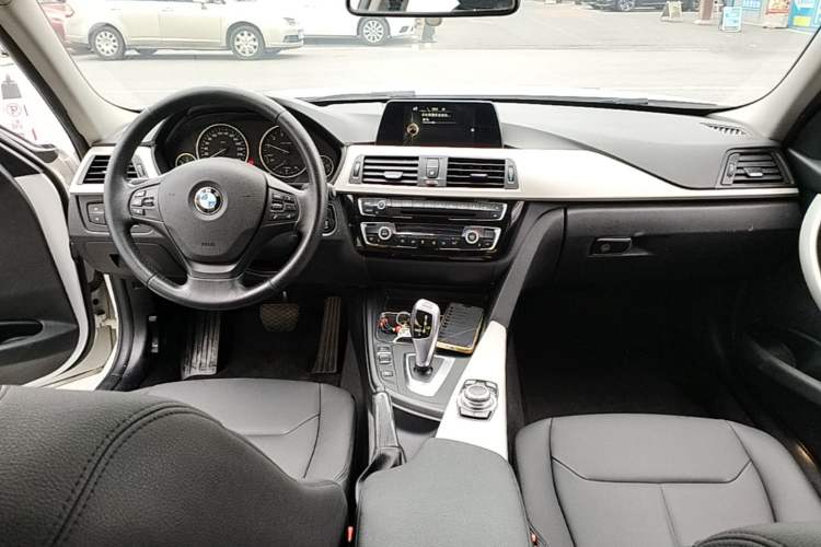 Used BMW 3 Series 2016 320Li Fashion Model Center Console