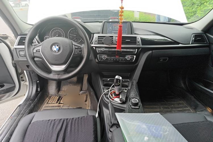 Used BMW 3 Series 2016 316Li Fashion Model Center Console