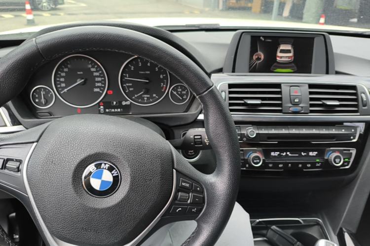 Used BMW 3 Series 2016 316Li Fashion Model Center Console