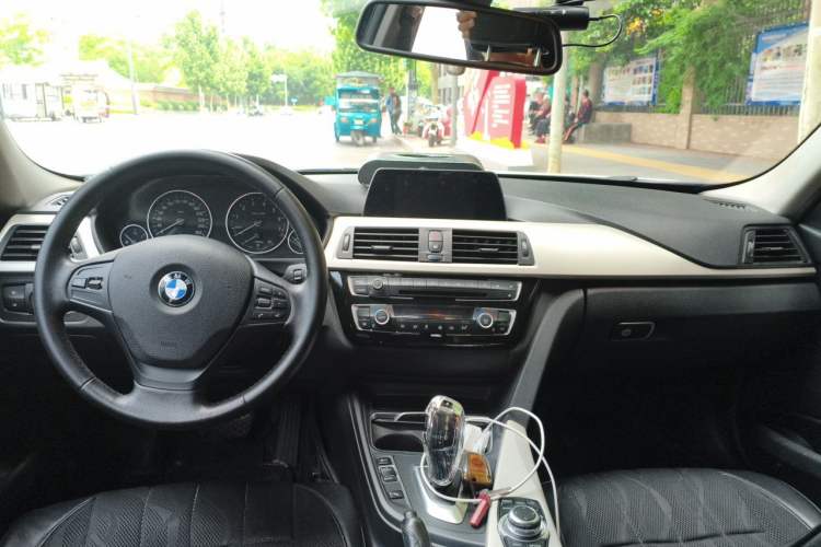 Used BMW 3 Series 2016 320i Fashion Model Center Console