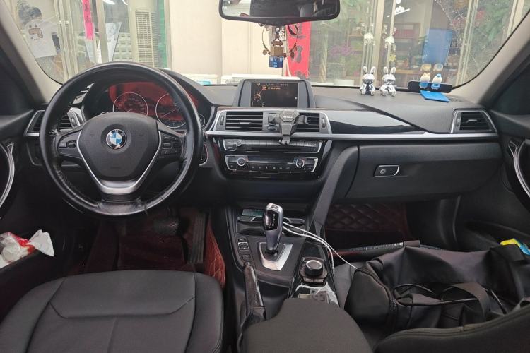 Used BMW 3 Series 2016 316Li Fashion Model Center Console