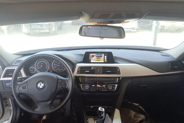 Used BMW 3 Series 2016 320i Fashion Model Center Console