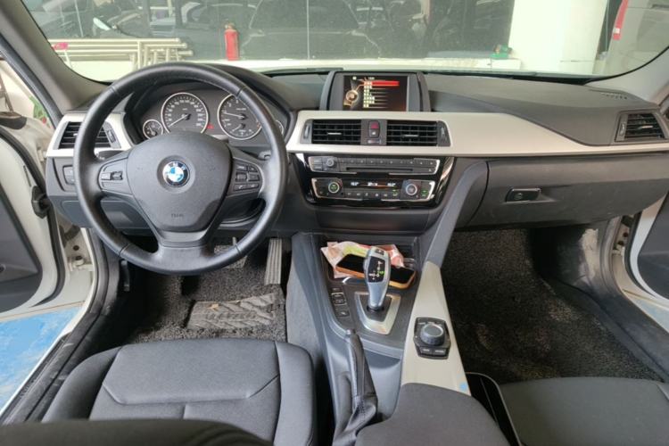 Used BMW 3 Series 2016 316i Fashion Model Center Console