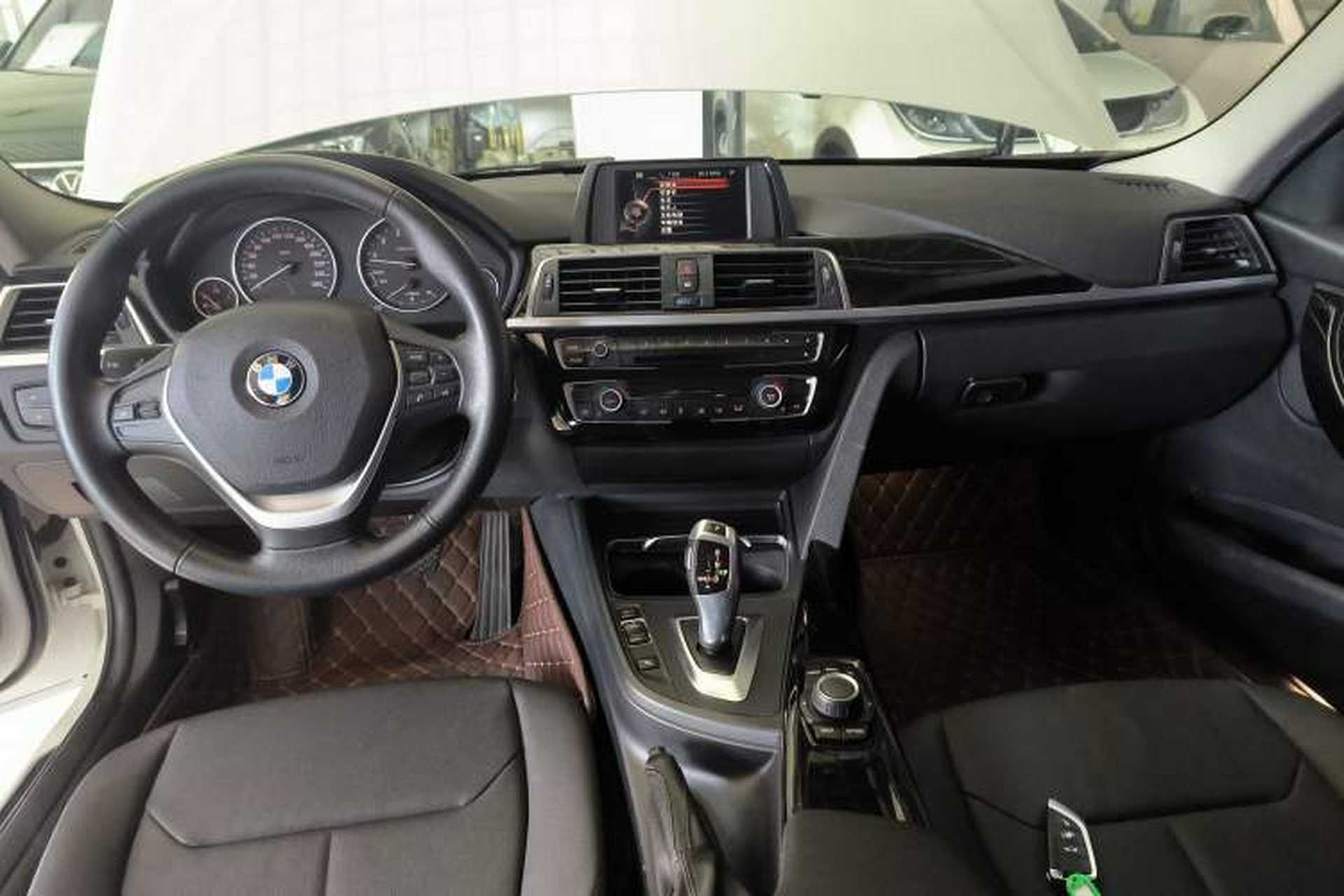Used BMW 3 Series 2016 320Li Ambition Model Center Console