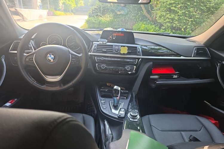 Used BMW 3 Series 2016 320Li Fashion Model Center Console