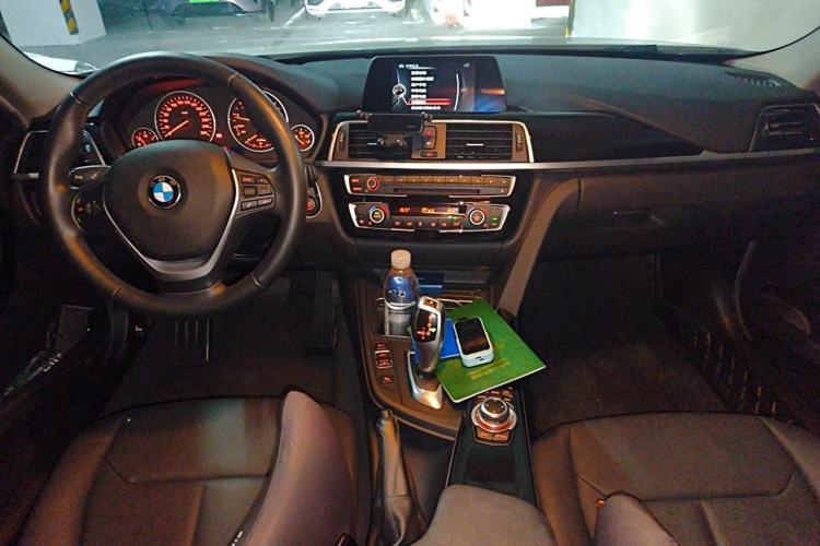 Used BMW 3 Series 2016 320i Fashion Model Center Console